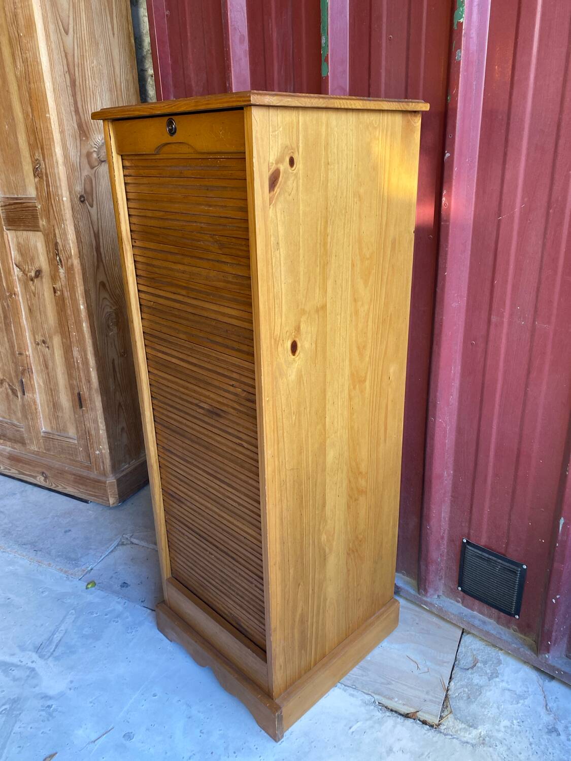 Curtain filing cabinet