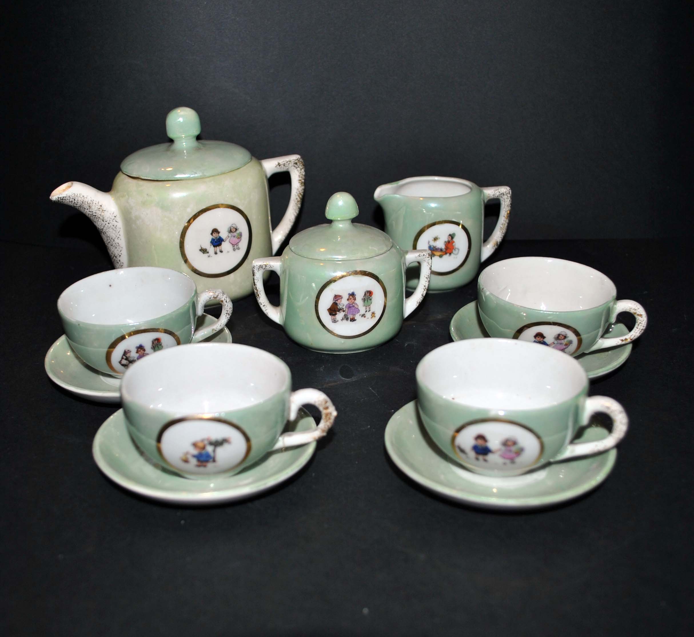 Toy Dinette Tea set in iridescent porcelain - silkscreened doll decoration 1920