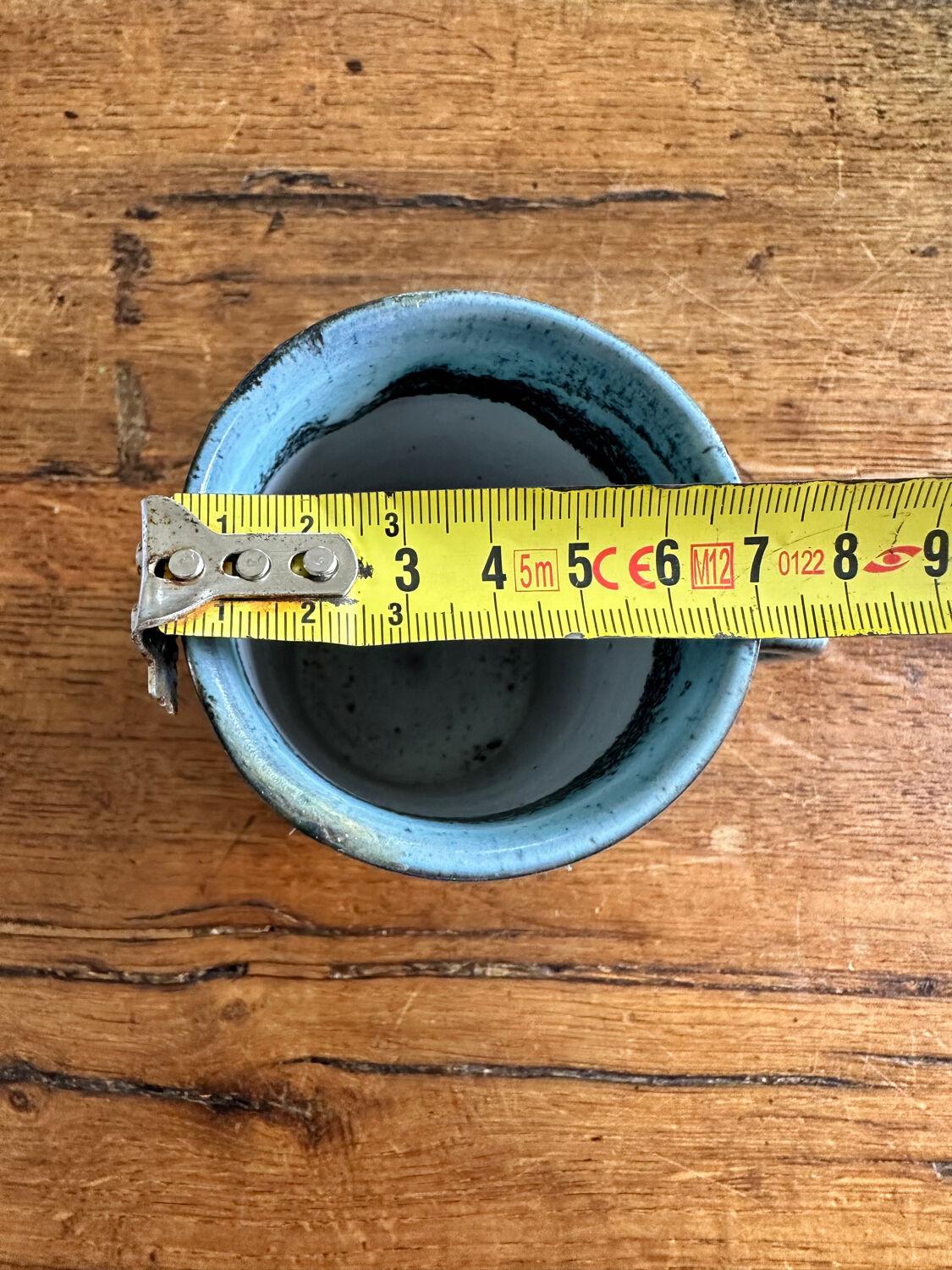 Ceramic mug from the 50s with incised decoration; Jacques Pouchain for Dieulefit workshop. Signature on reverse.
