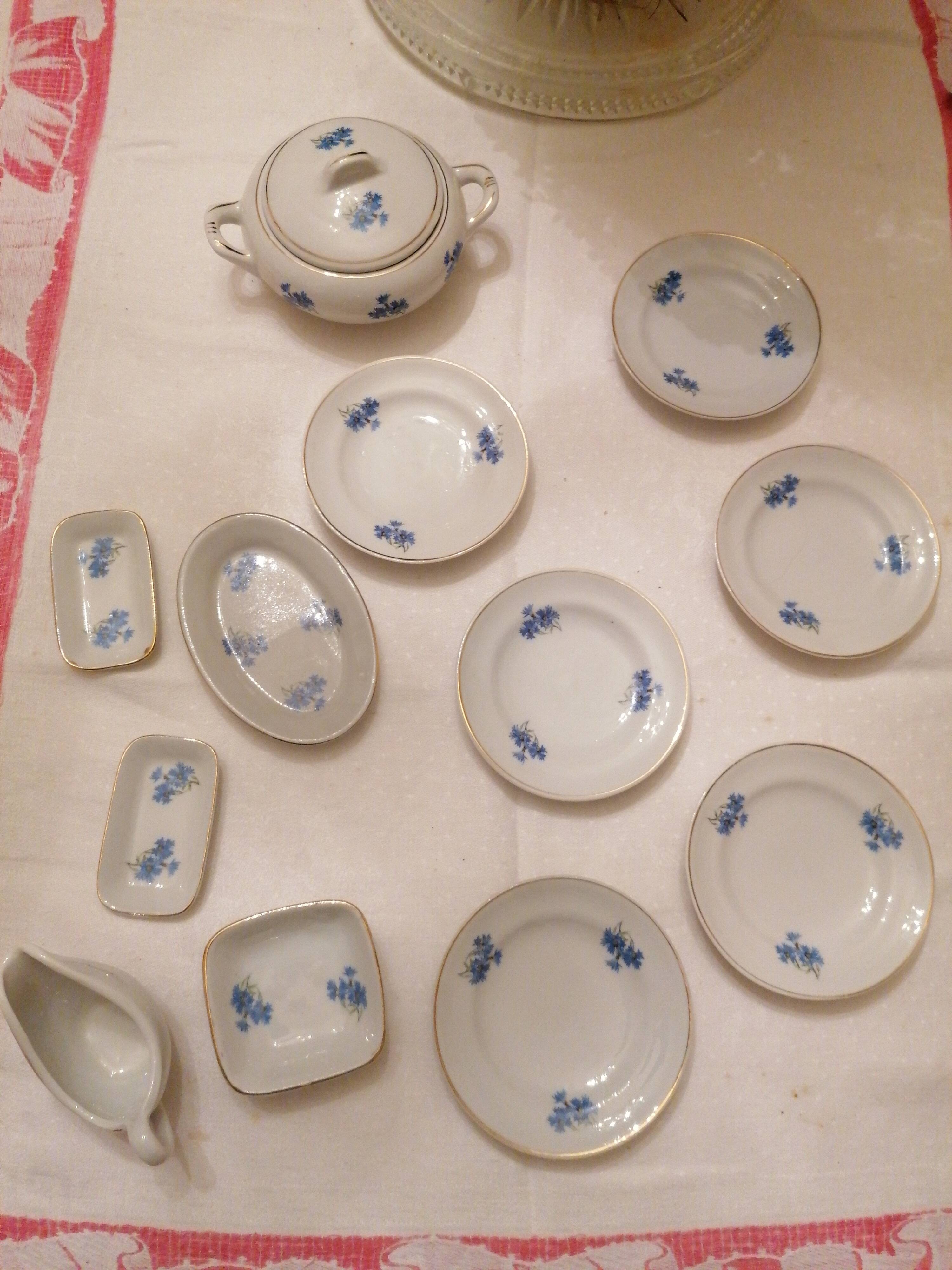 Old porcelain dinette