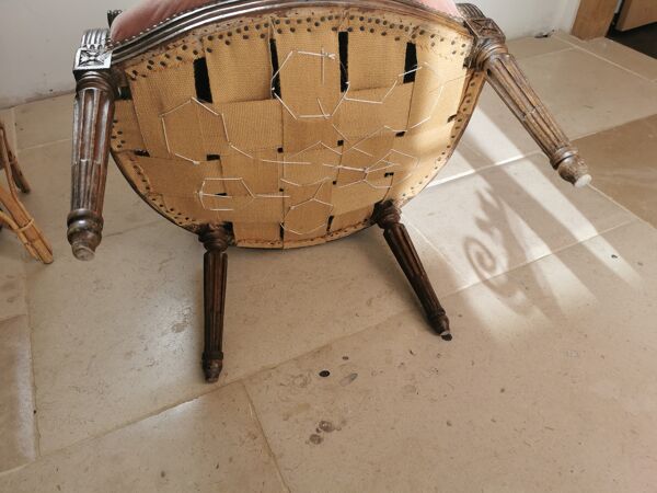 Fauteuil rose en velours