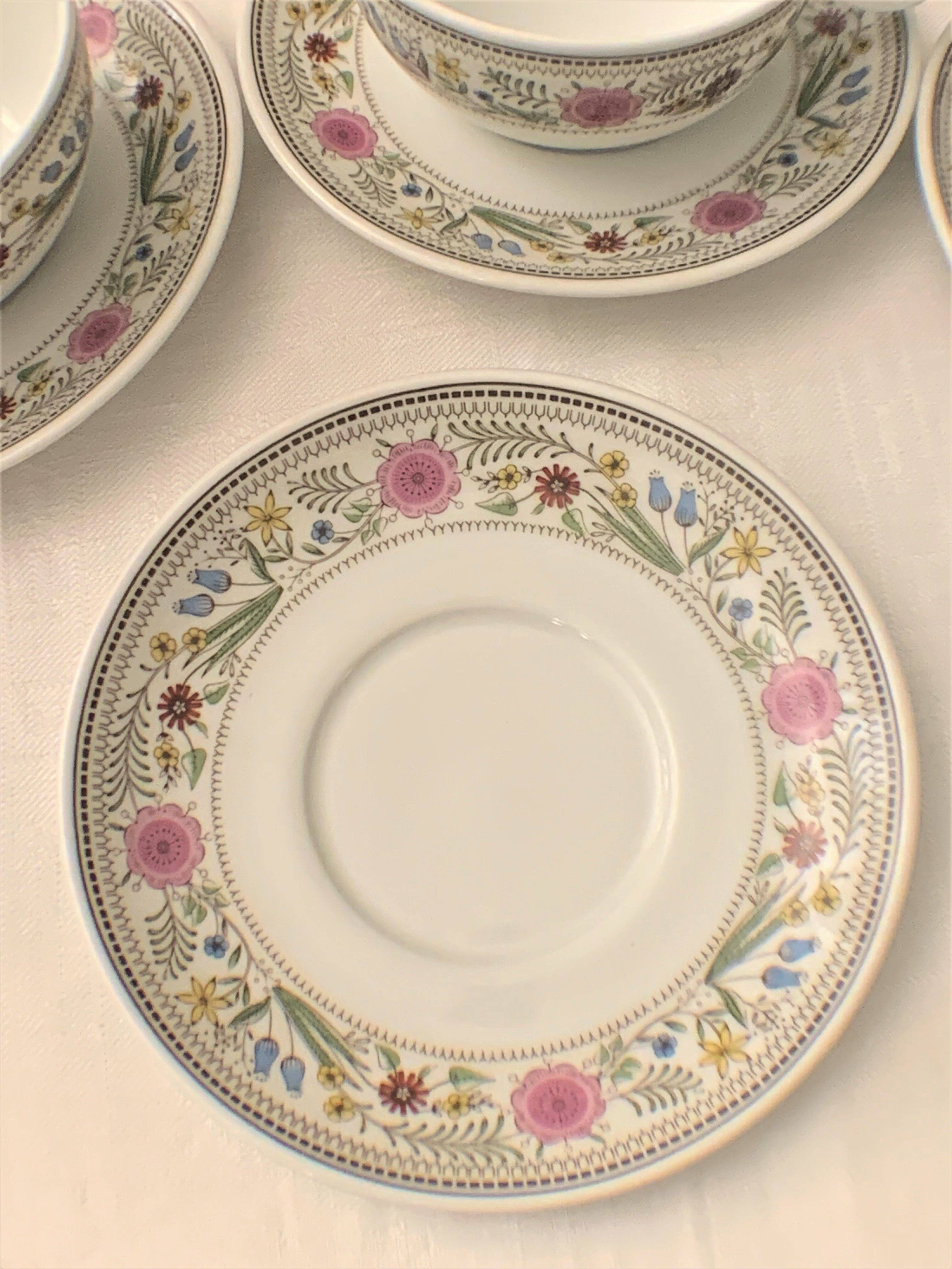 Tea set, six cups and six saucers