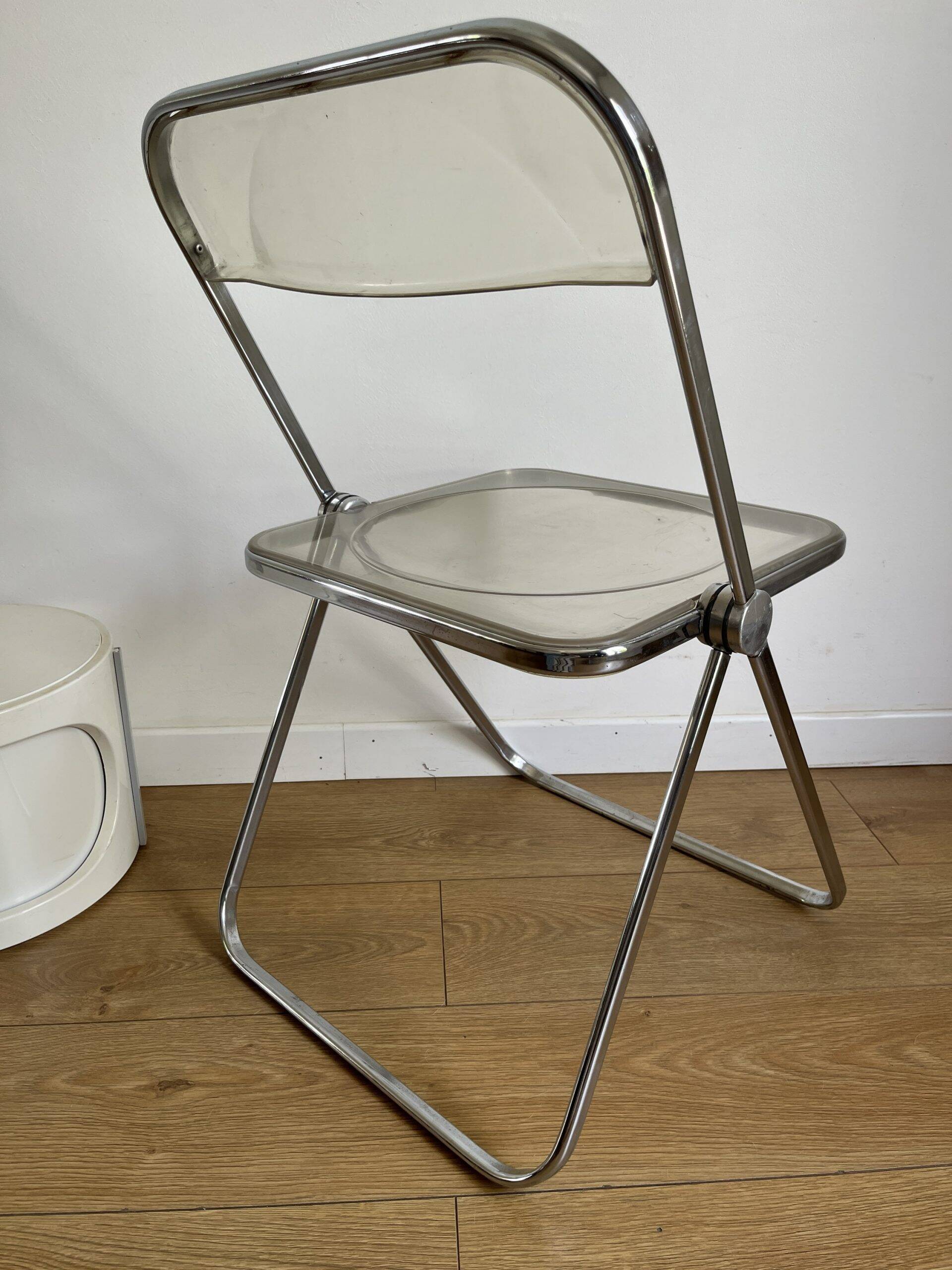 Plia chair by Giancarlo Piretti