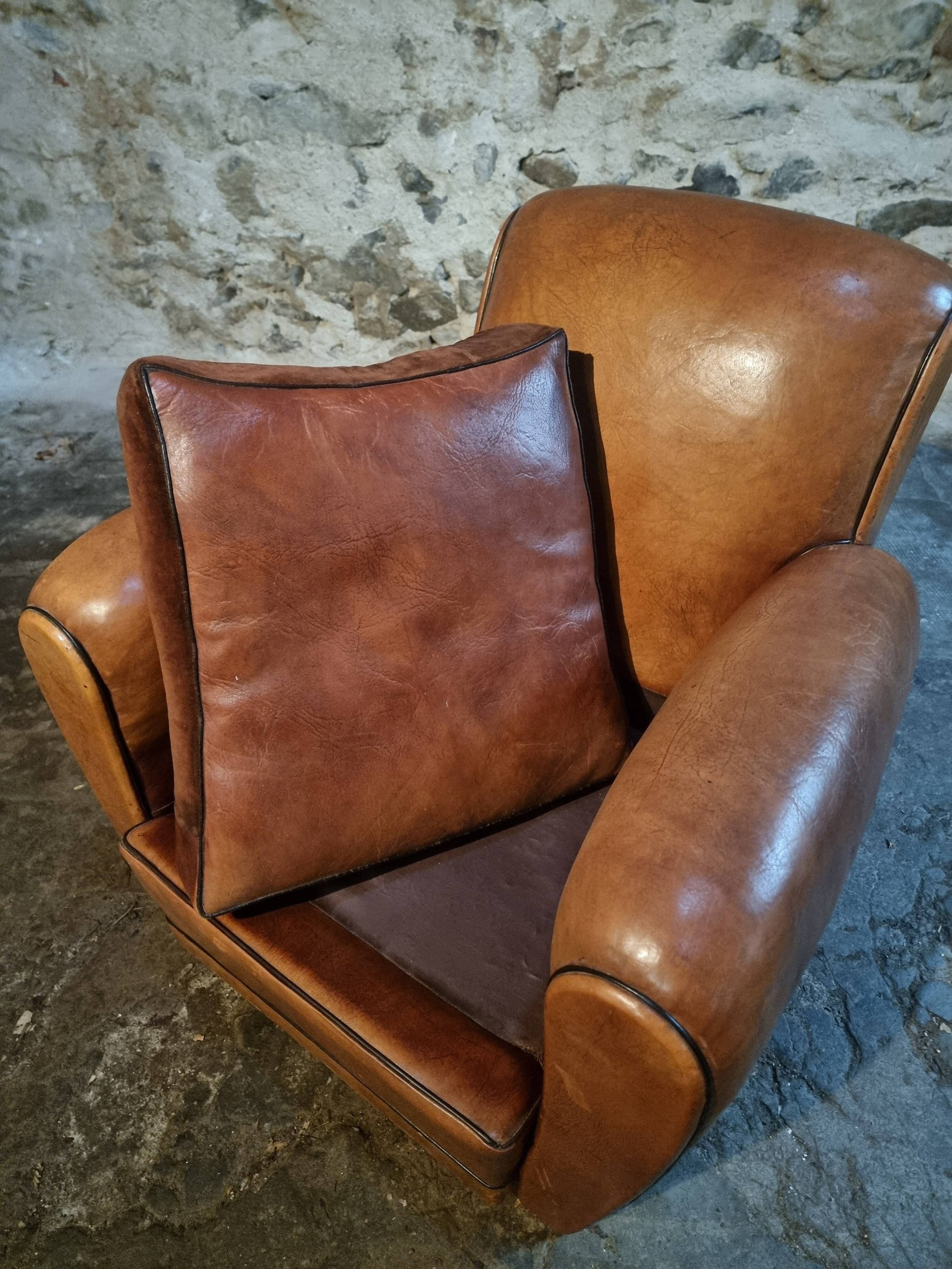 Fauteuil club français vintage en cuir, années 1940–1950 – fauteuil en cuir pleine fleur cognac