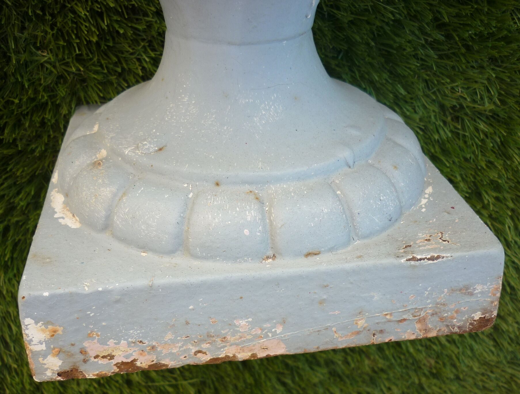 Pair of old Medici vase in cast iron, early XXth, H: 43.5cm
