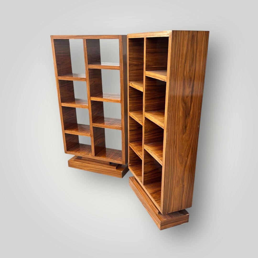 Pair of Art Deco style bookshelves in rosewood veneer - é