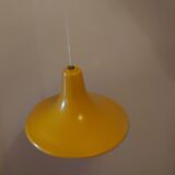 Suspension type indus en métal jaune