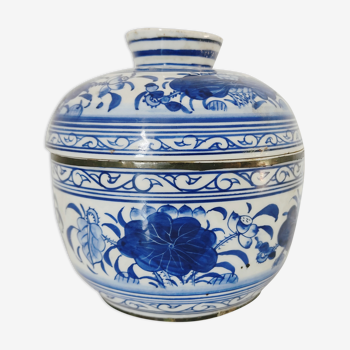 Pot couvert en porcelaine chinoise bleu et blanc