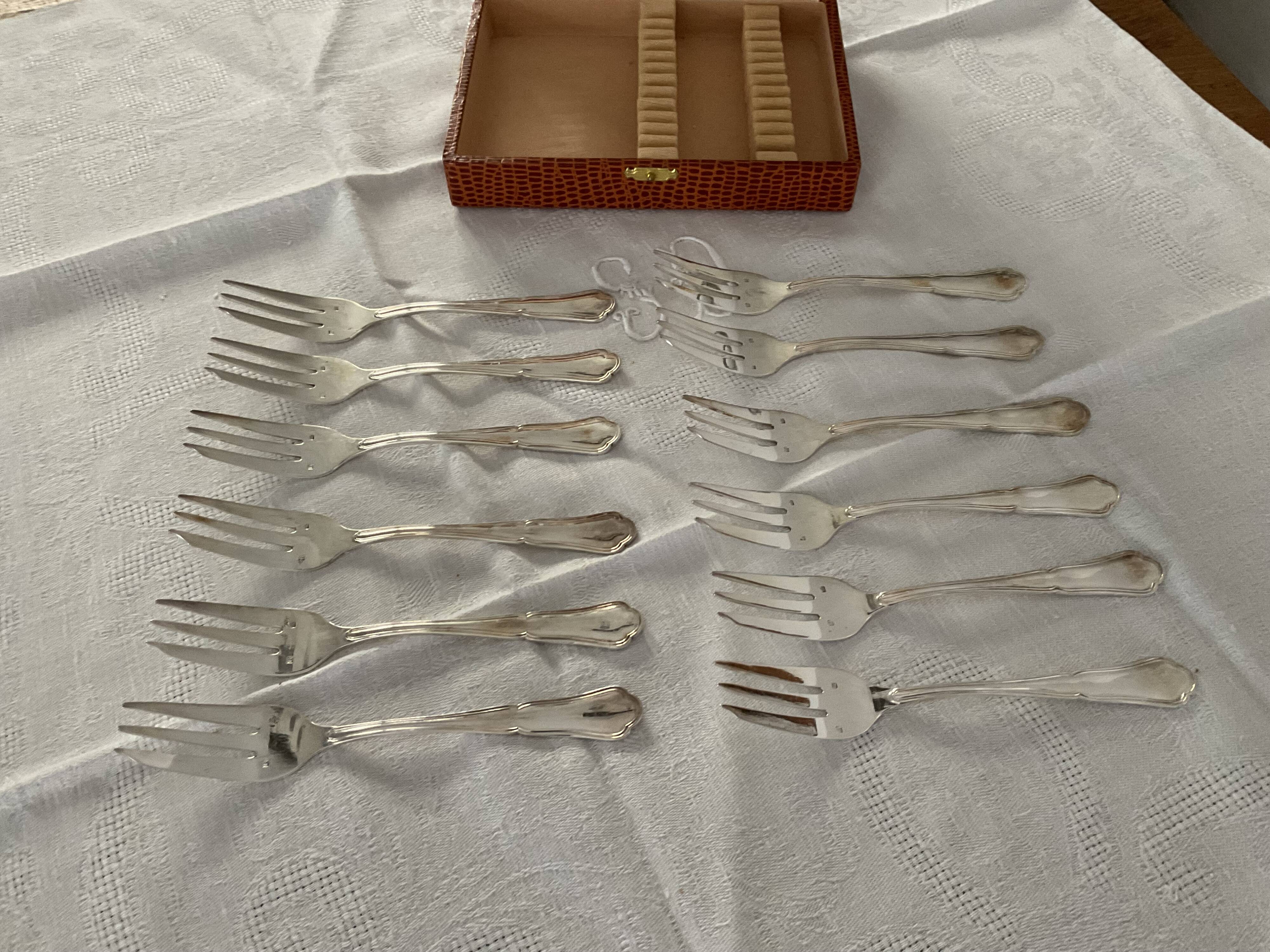 Box of 12 dessert forks. Felix Brothers