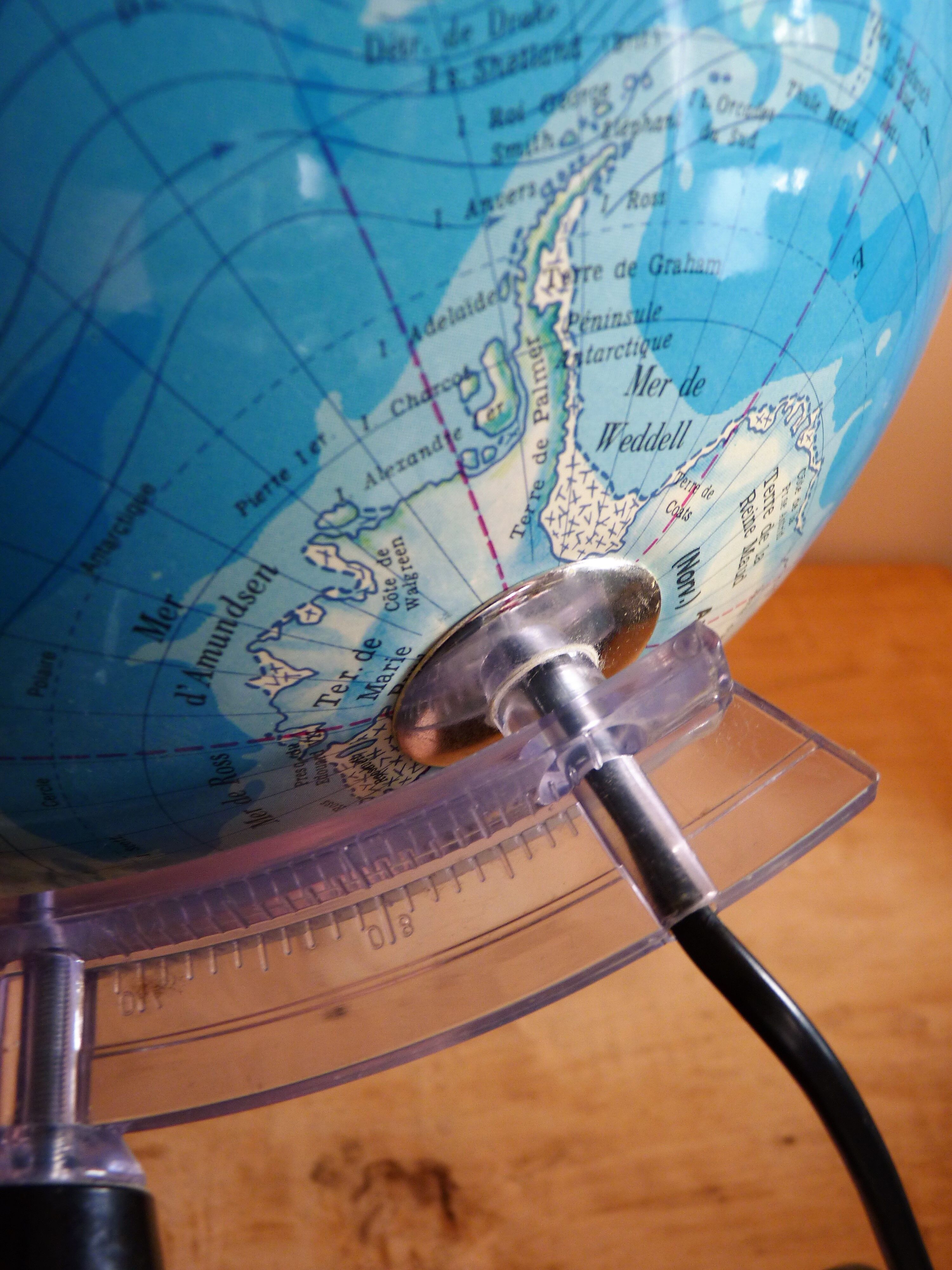 Luminous globe year 80