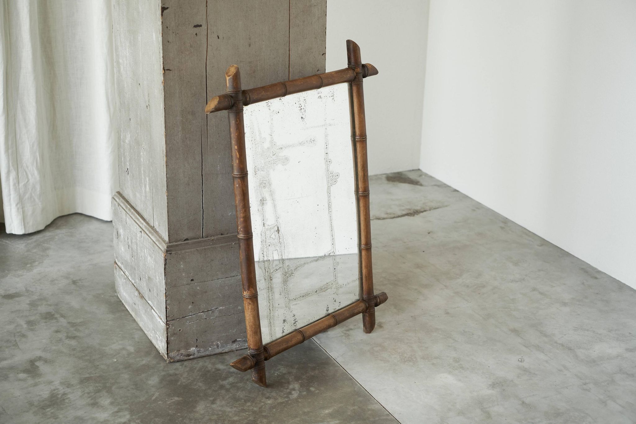 Large faux bamboo mirror in solid wood and patinated mirror, early 20th century.