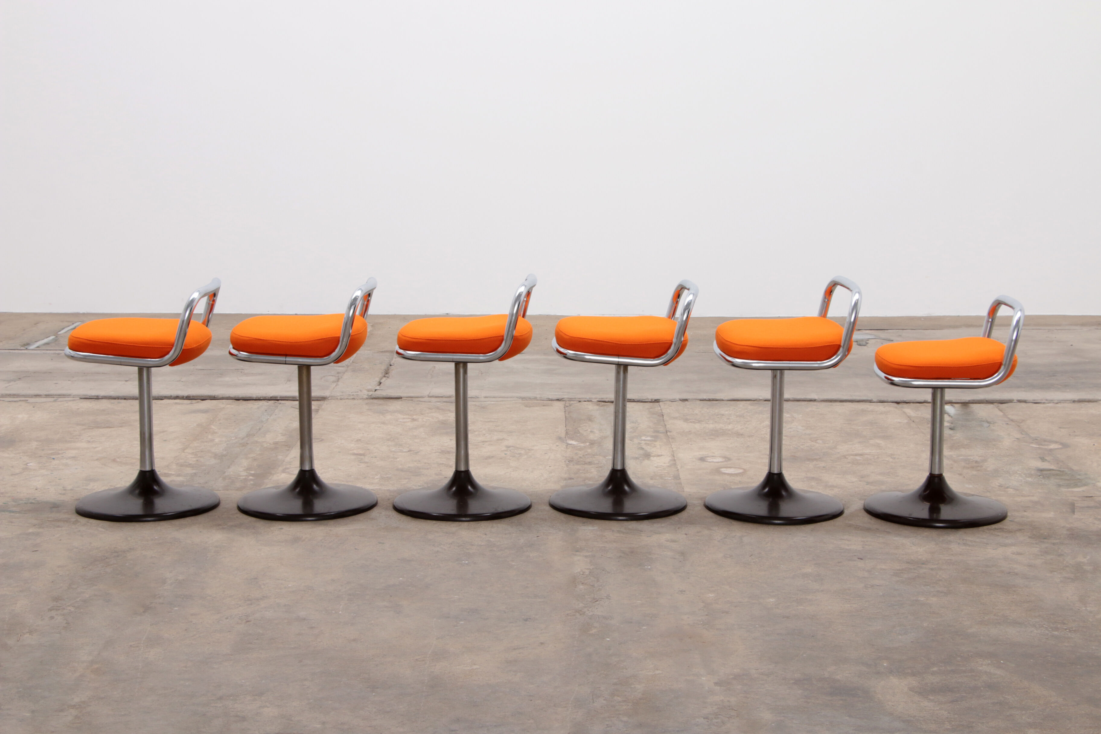6 Italian low bar stools with orange seat 1970 Joe Colombo style