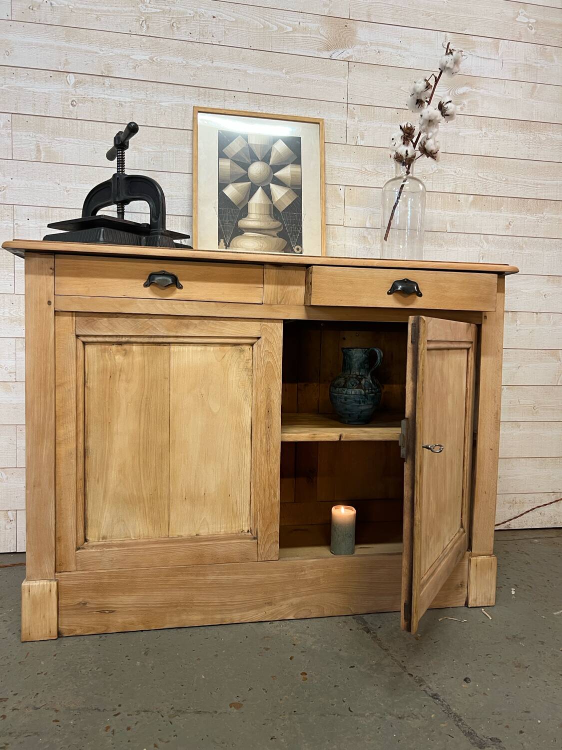 Buffet parisien en bois brut