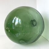 Dame Jeanne ancienne en verre vert à col bagué et ouverture martelée