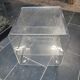 Table d'appoint en plexiglas