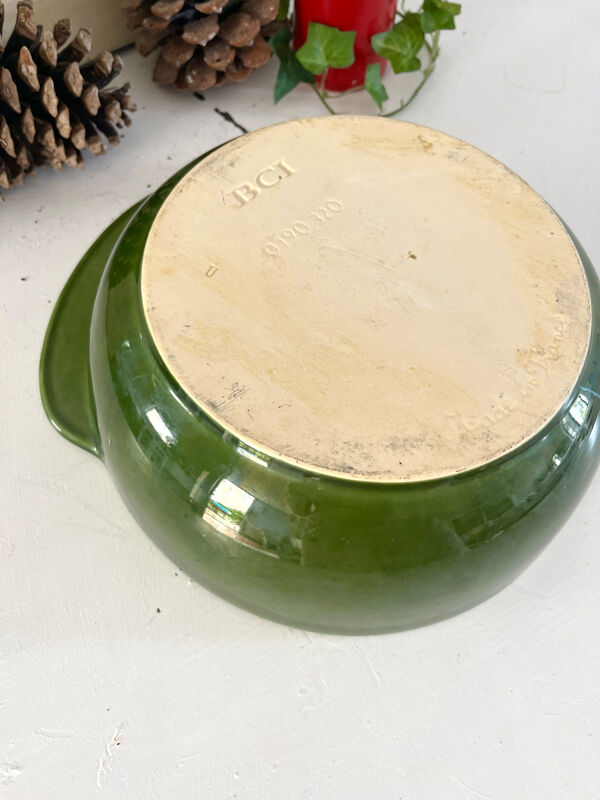 Bol de service de Noël, bol en céramique BCI français avec des houx, émaillé vert.