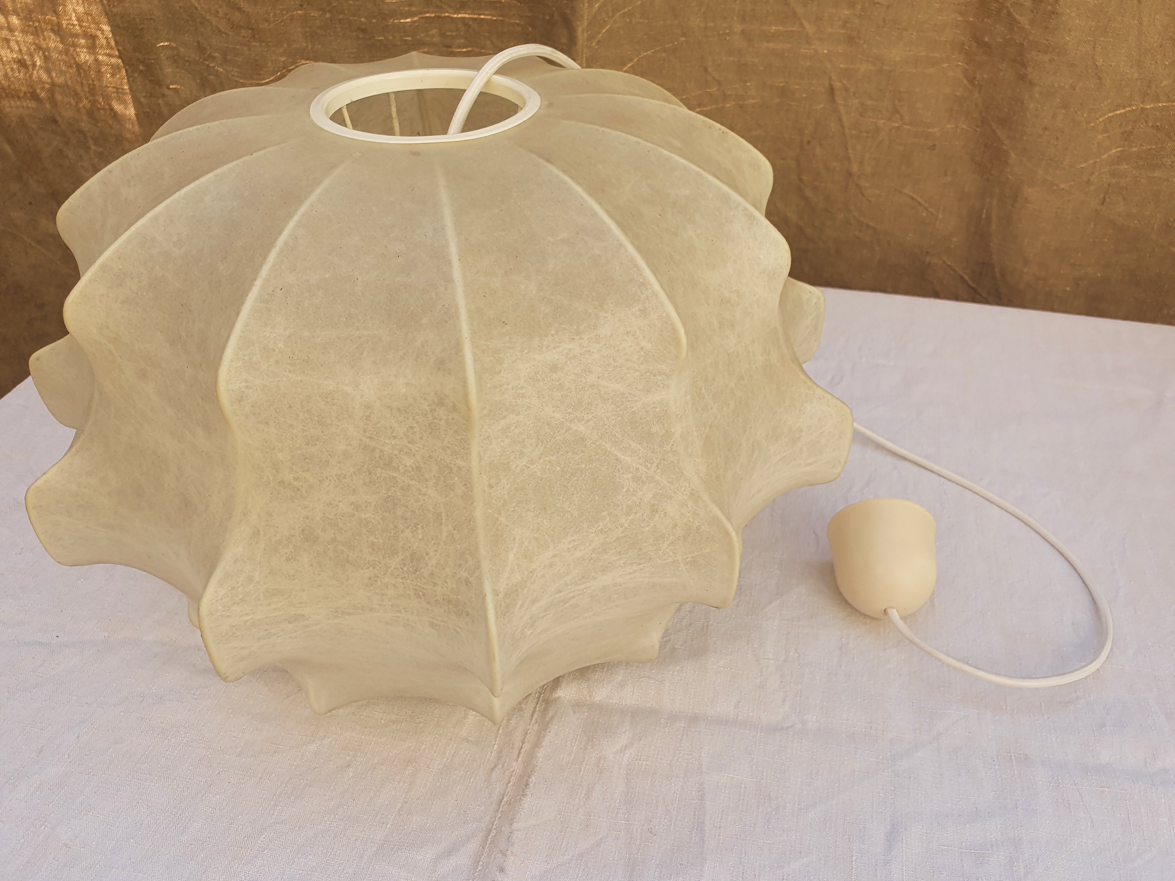 Cocoon style pendant lamp