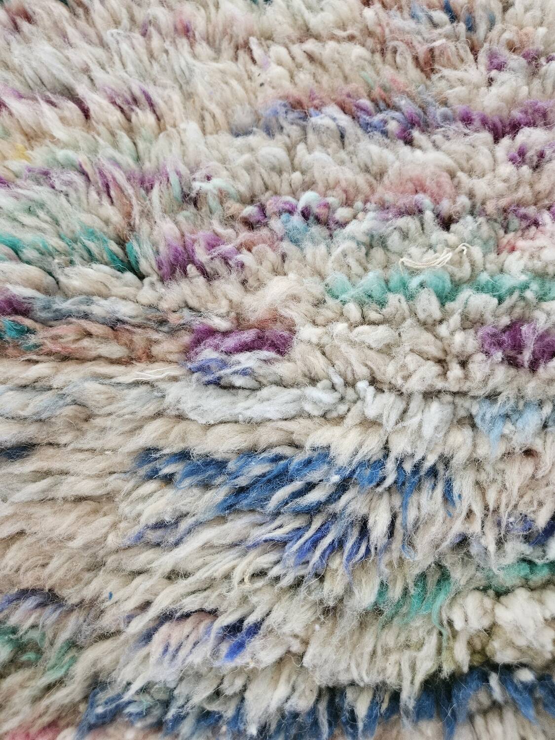 Berber boujaad rug in rustic wool 250 x 185 cm light mottled