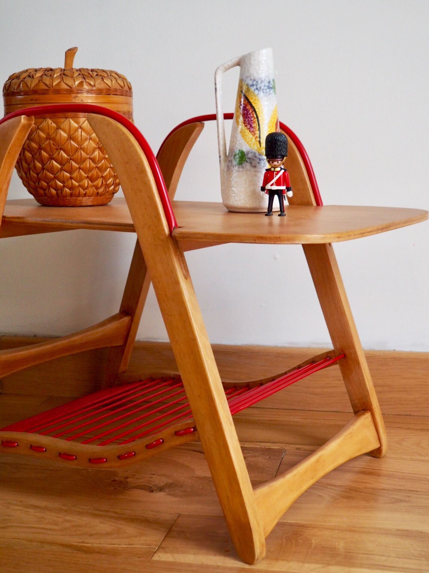 Side table scoubidou