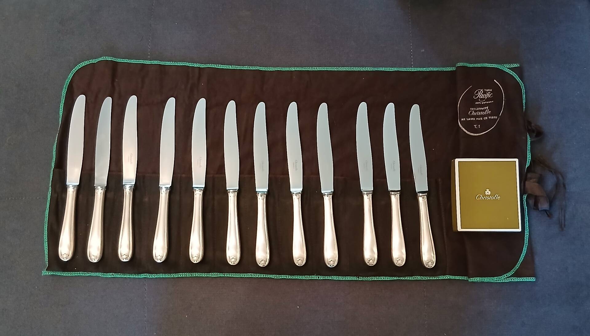 Christofle Vendôme shell 12 large knives silver-plated