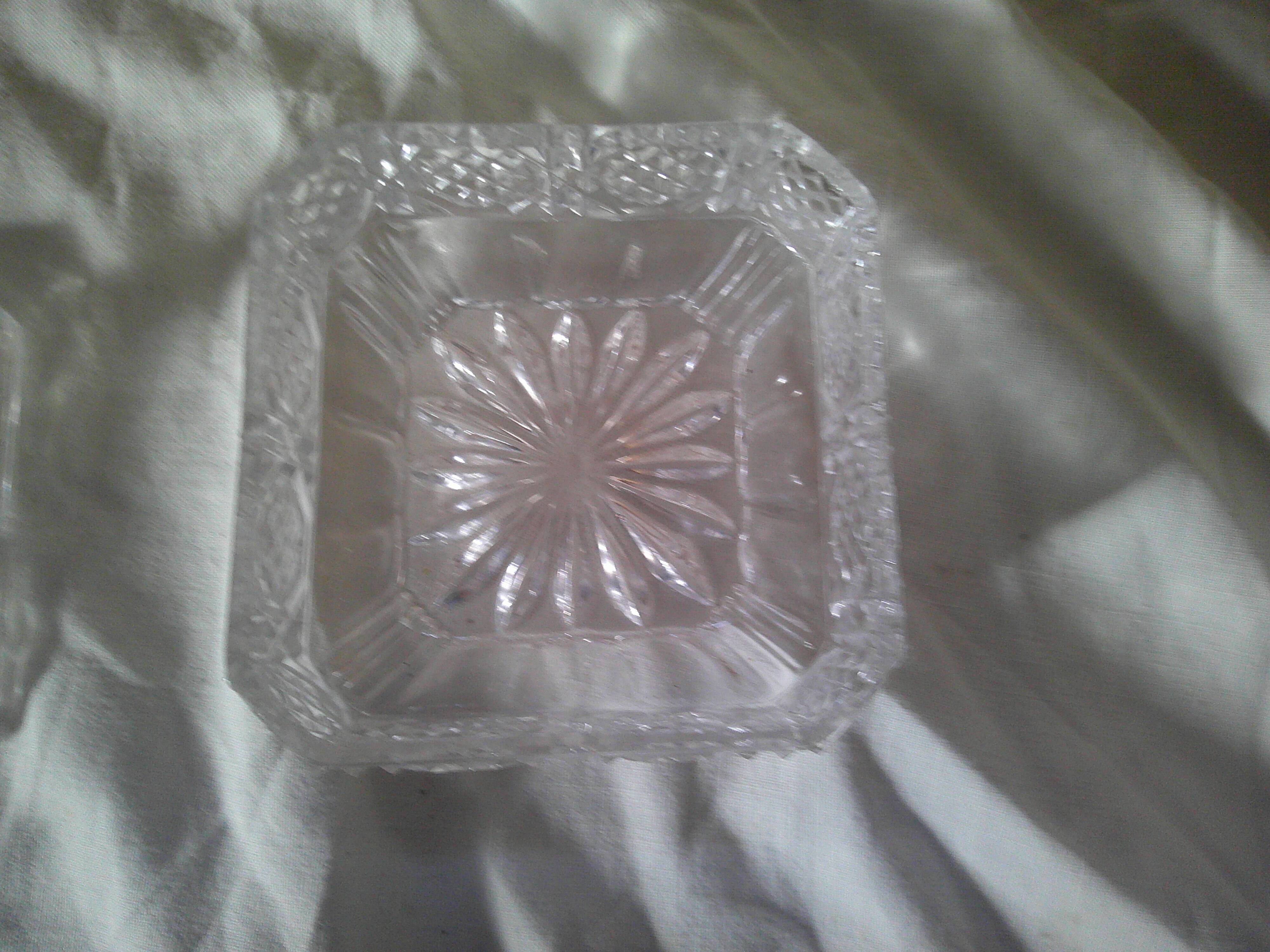 Bonbonnière carrée en cristal moulé