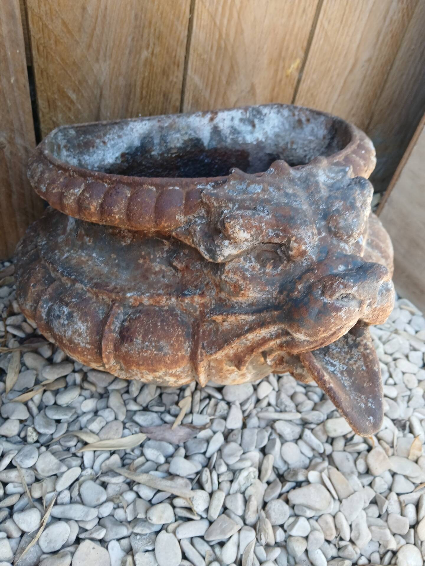 Réceptacle de gouttière ancien en fonte