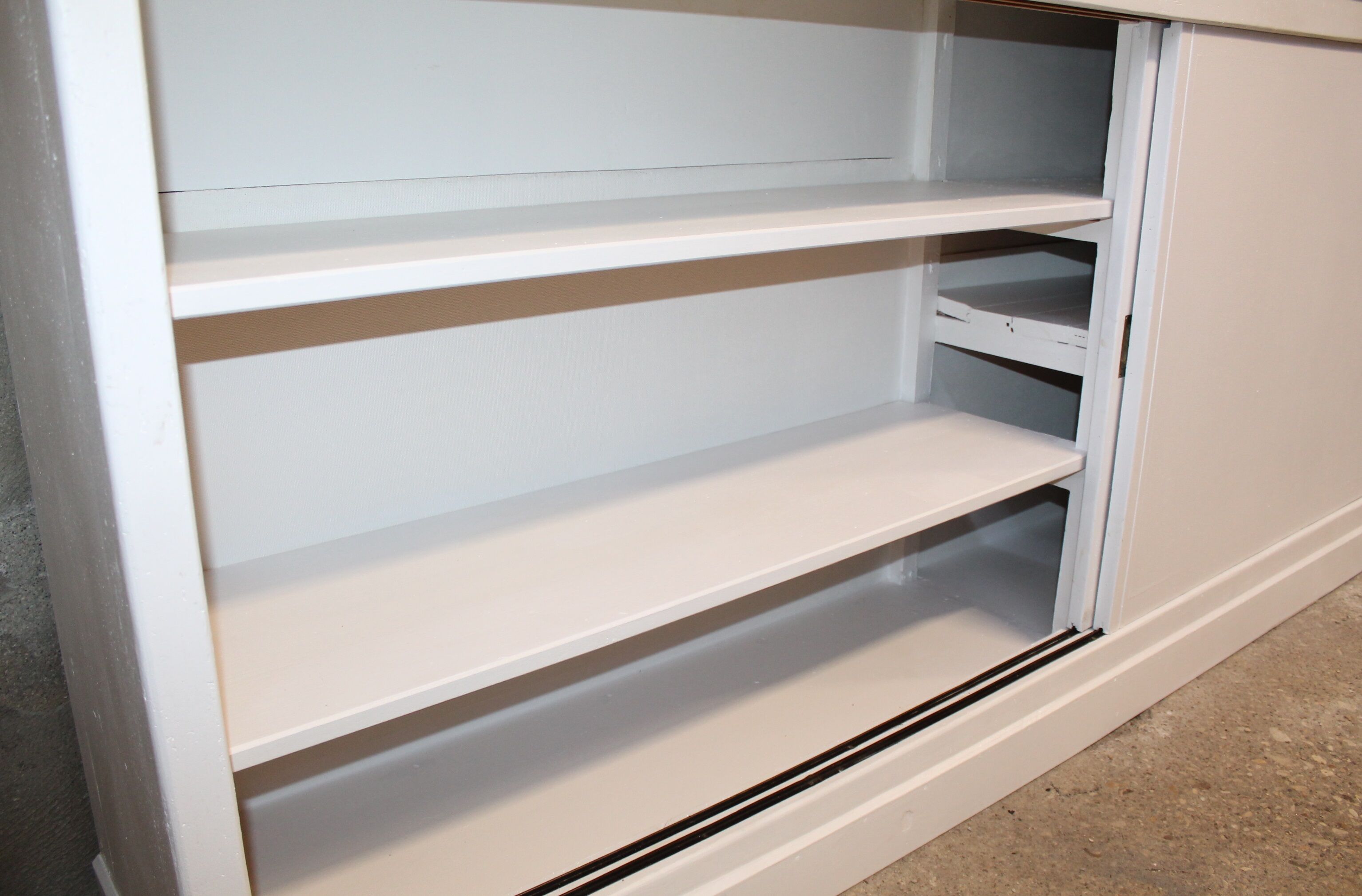 Sliding doors counter