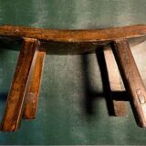 Antique milking stool in rustic curved wood, 19th century