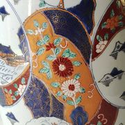 Chinese baluster vase in glazed ceramics. Wild, floral nature. Imari style. 32 cm