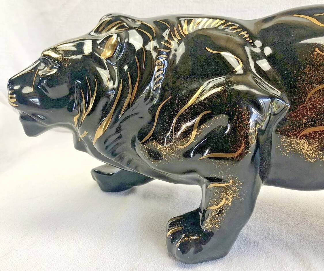 Art Deco lion statue 1930 cracked Saint Clément