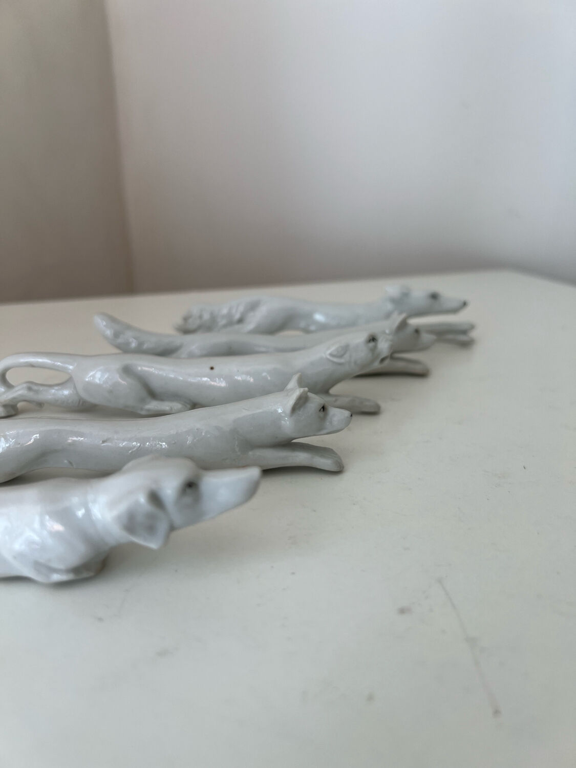 Set of 5 white porcelain knife holders, pantheon fox dogs