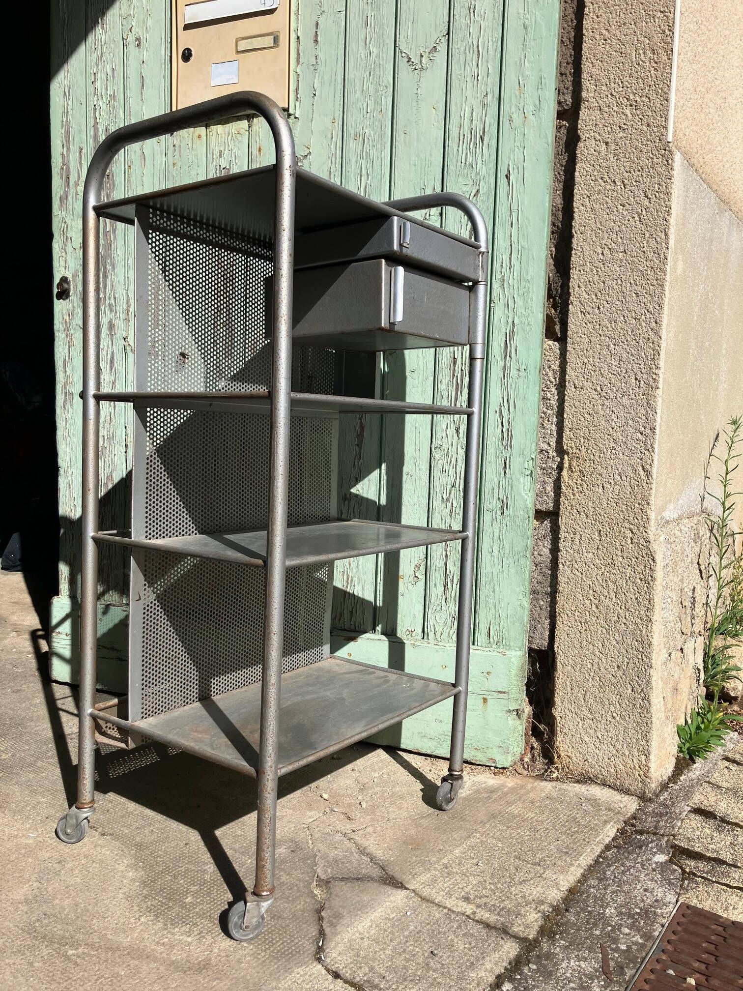 Industrial servant Heliolite