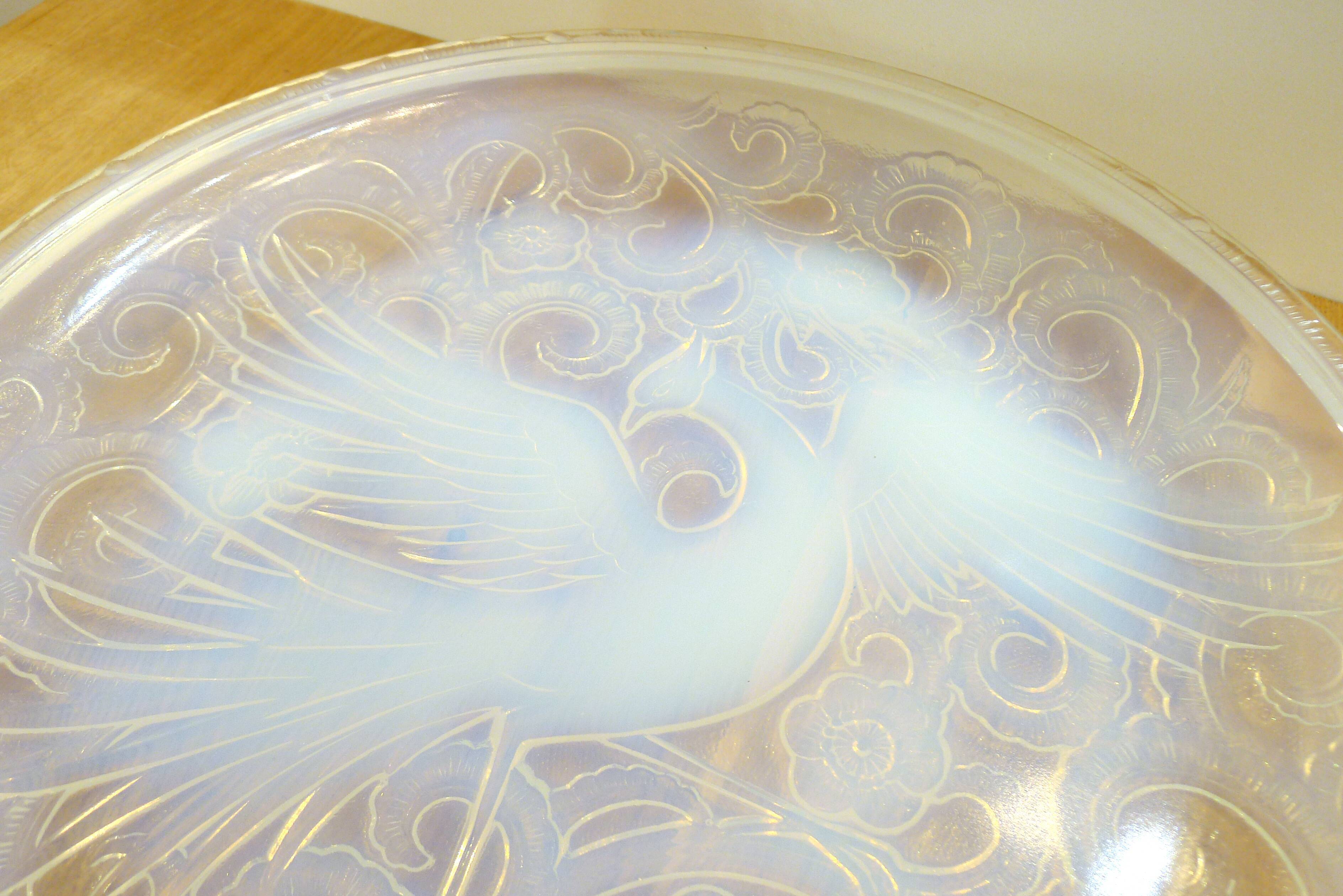 Dish opalescent Bird of paradise signed D'Avesn