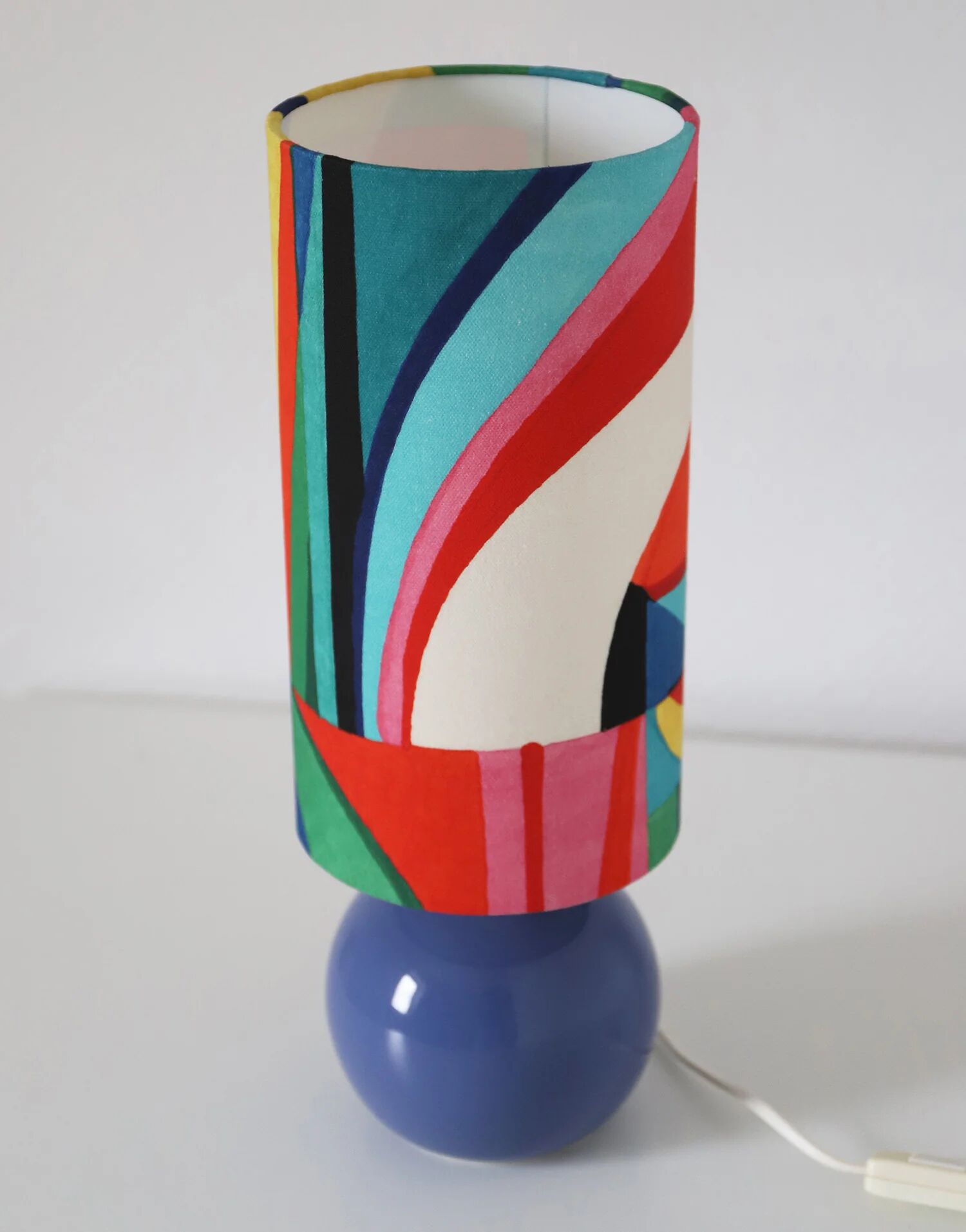 Handcrafted table lamp – Vintage ceramic and graphic design
