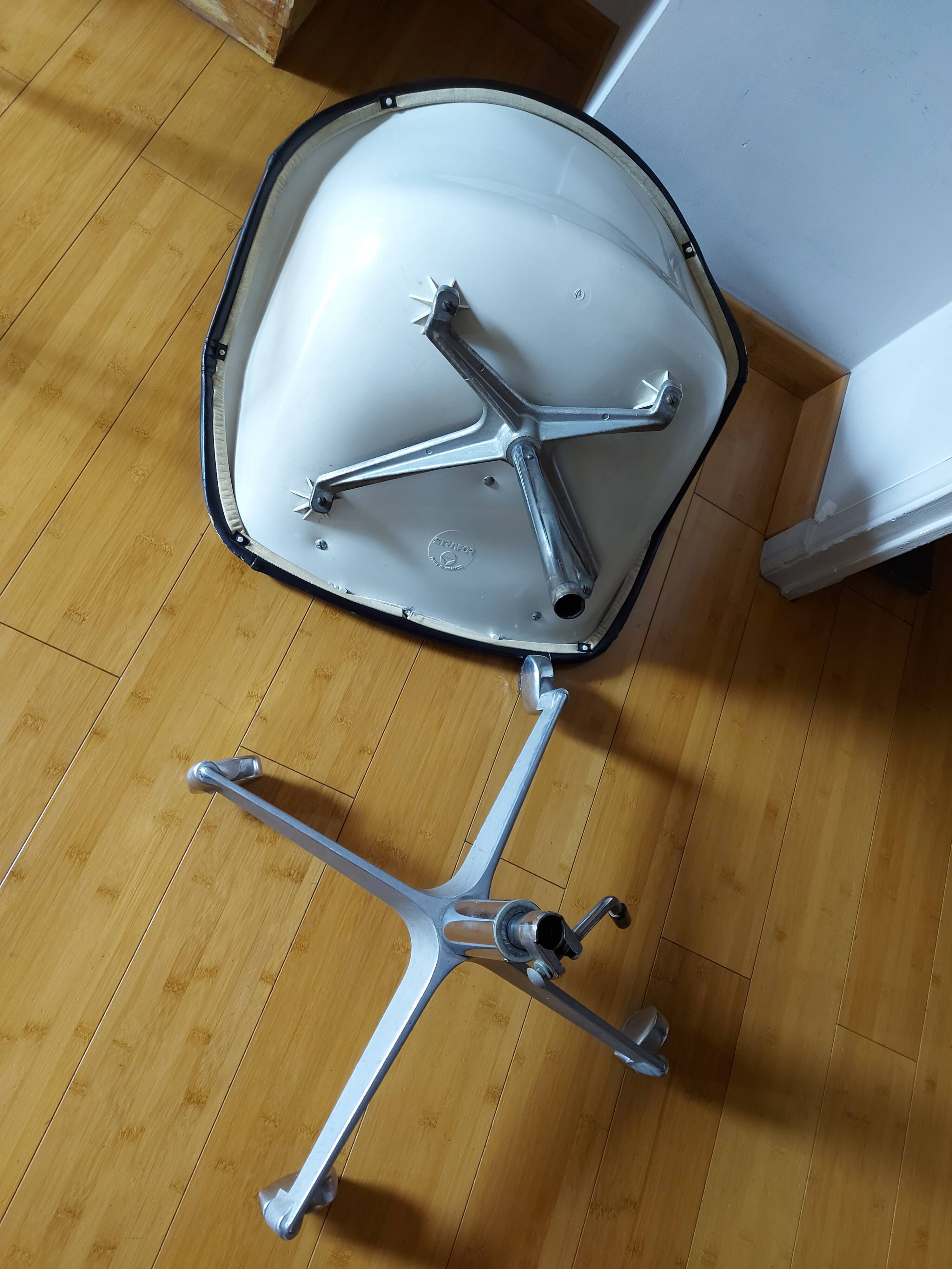 Strafor swivel-hulled office chair