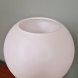 Lampe de table en métal laqué noir et verre satiné blanc, années 1950