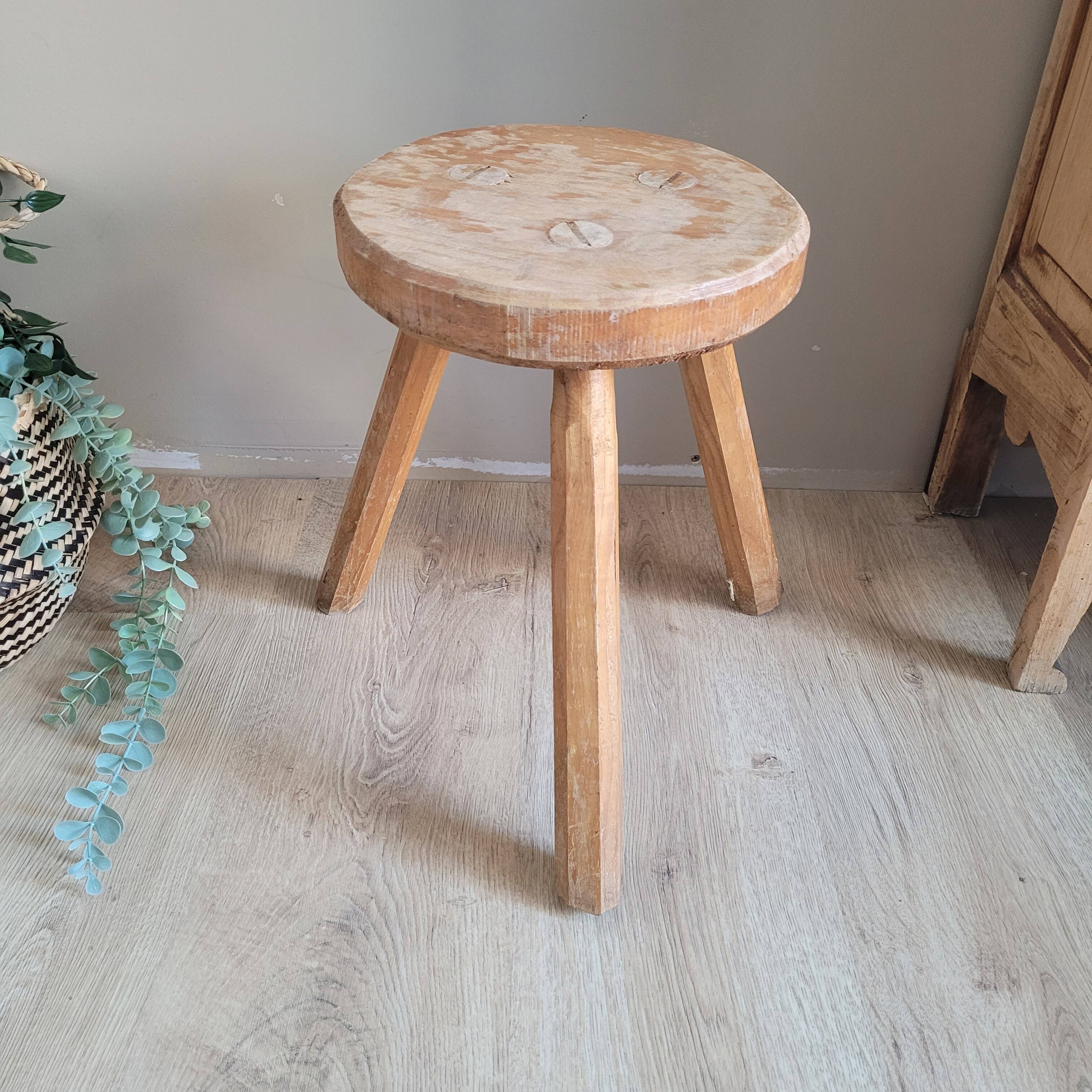 Tripod stool 25