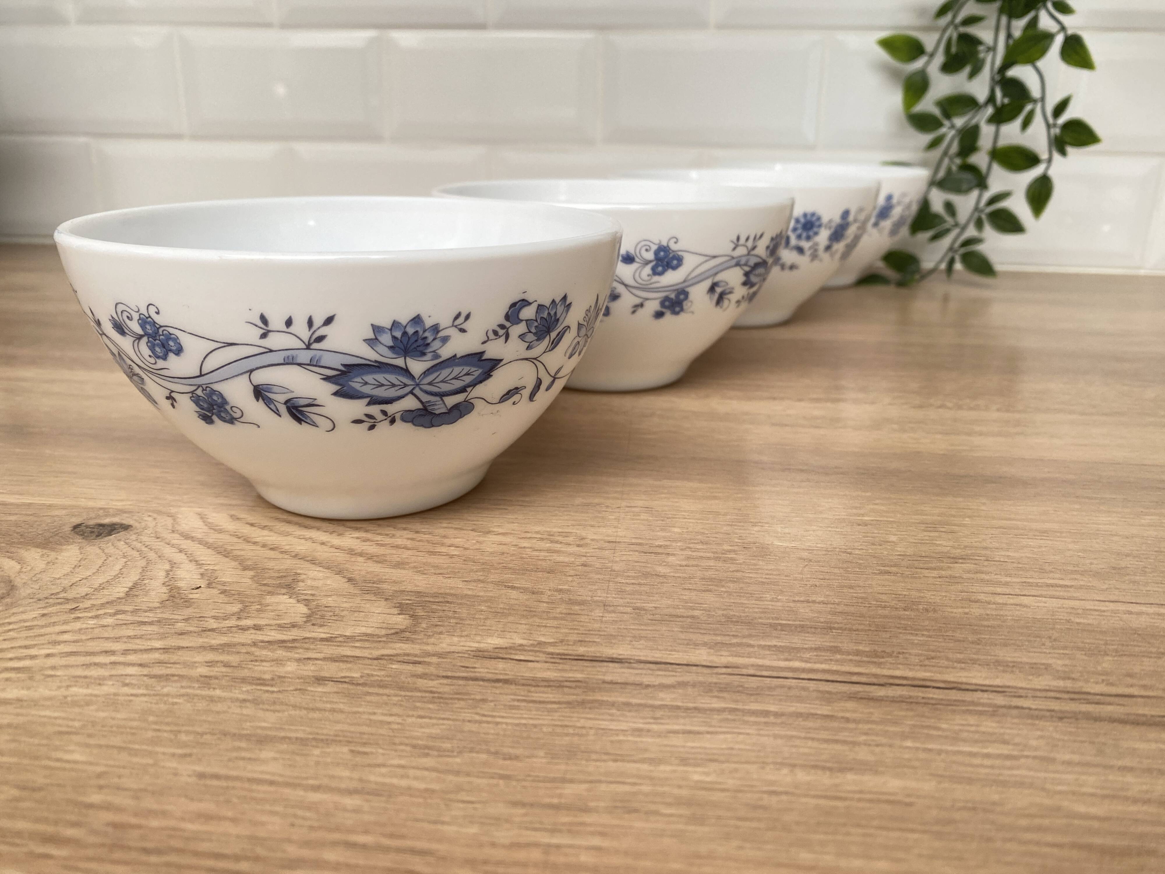 Set of 4 Arcopal Antar Bowls