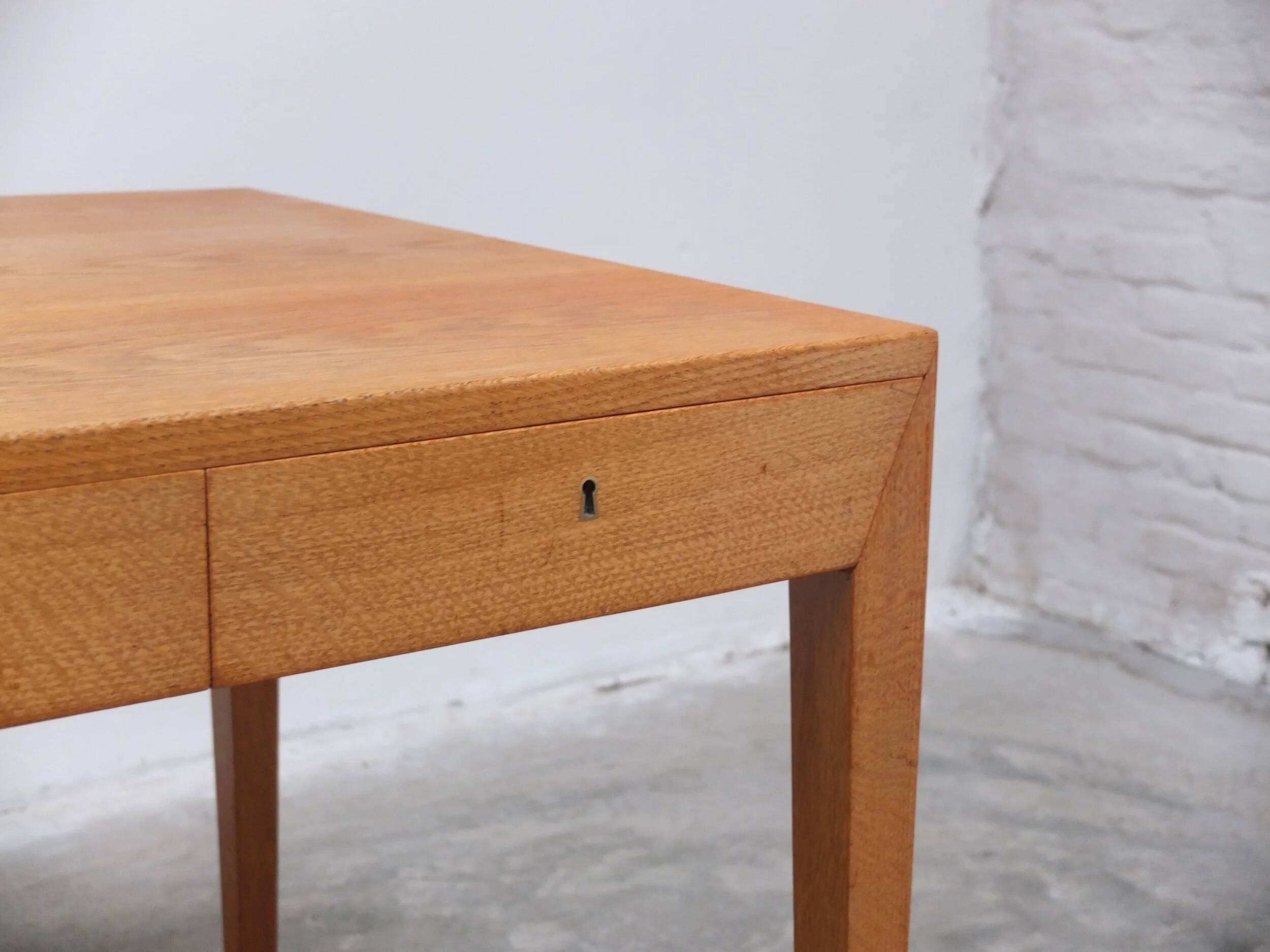 Freestanding 'Model 36' desk in oak by Severin Hansen for Haslev, 1958