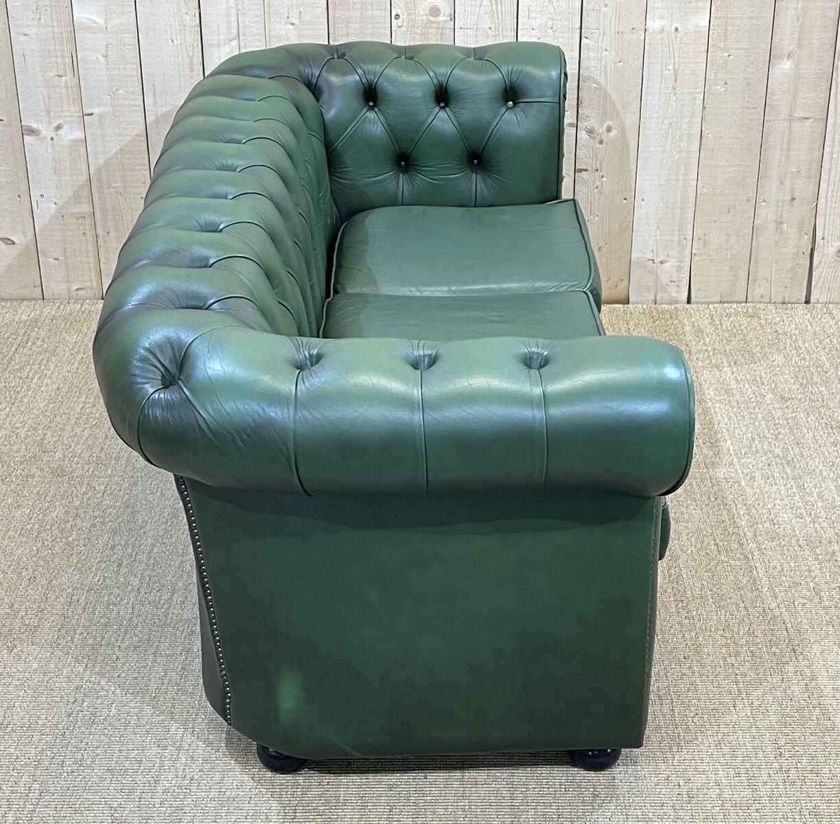 Chesterfield sofa in green leather 3 places from the 80s