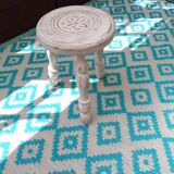Low tripod tabouret