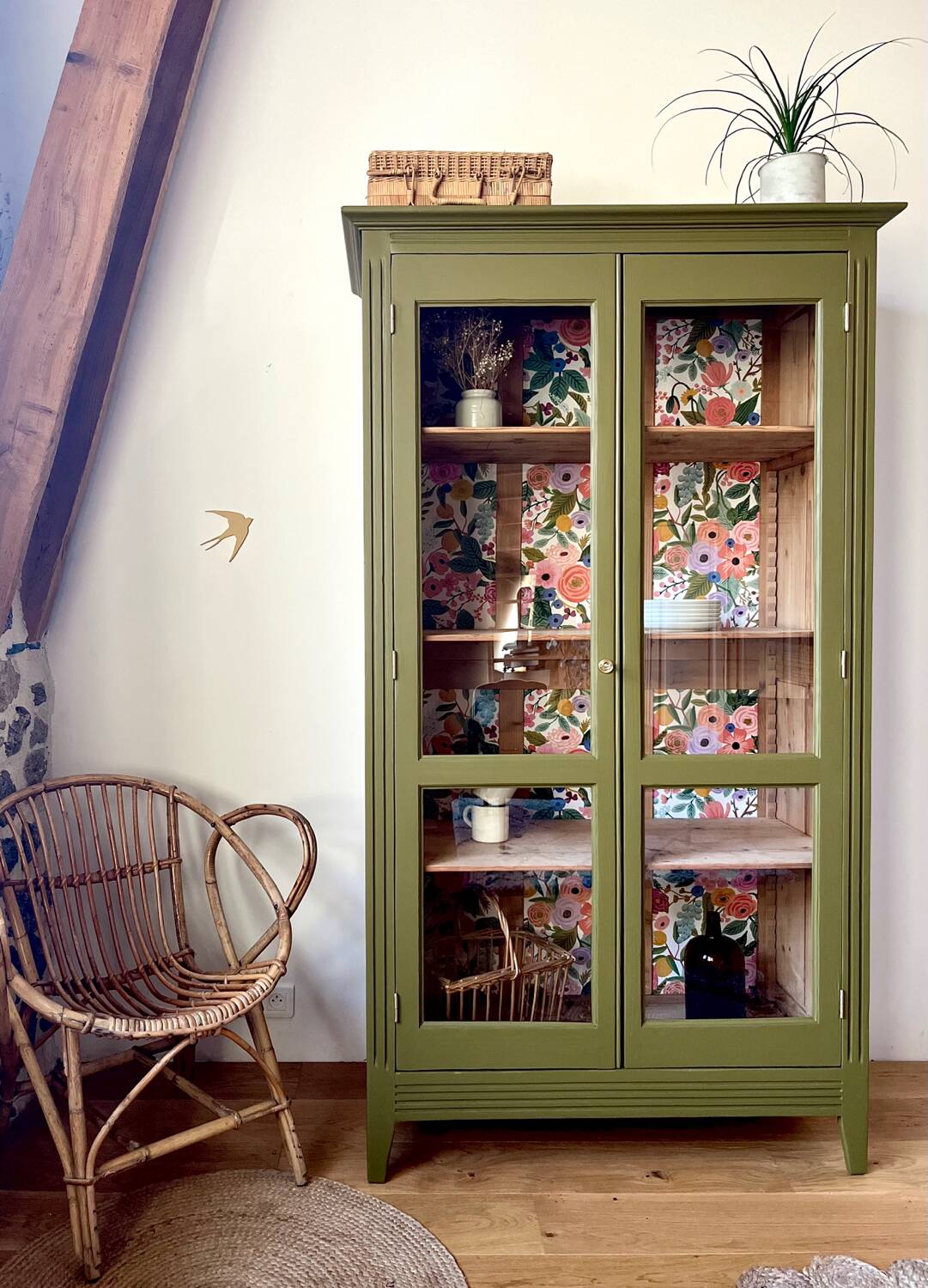 Parisian showcase cabinet