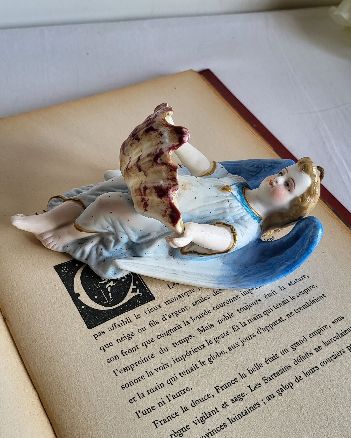 Polychrome Biscuit Font in the 19th Century