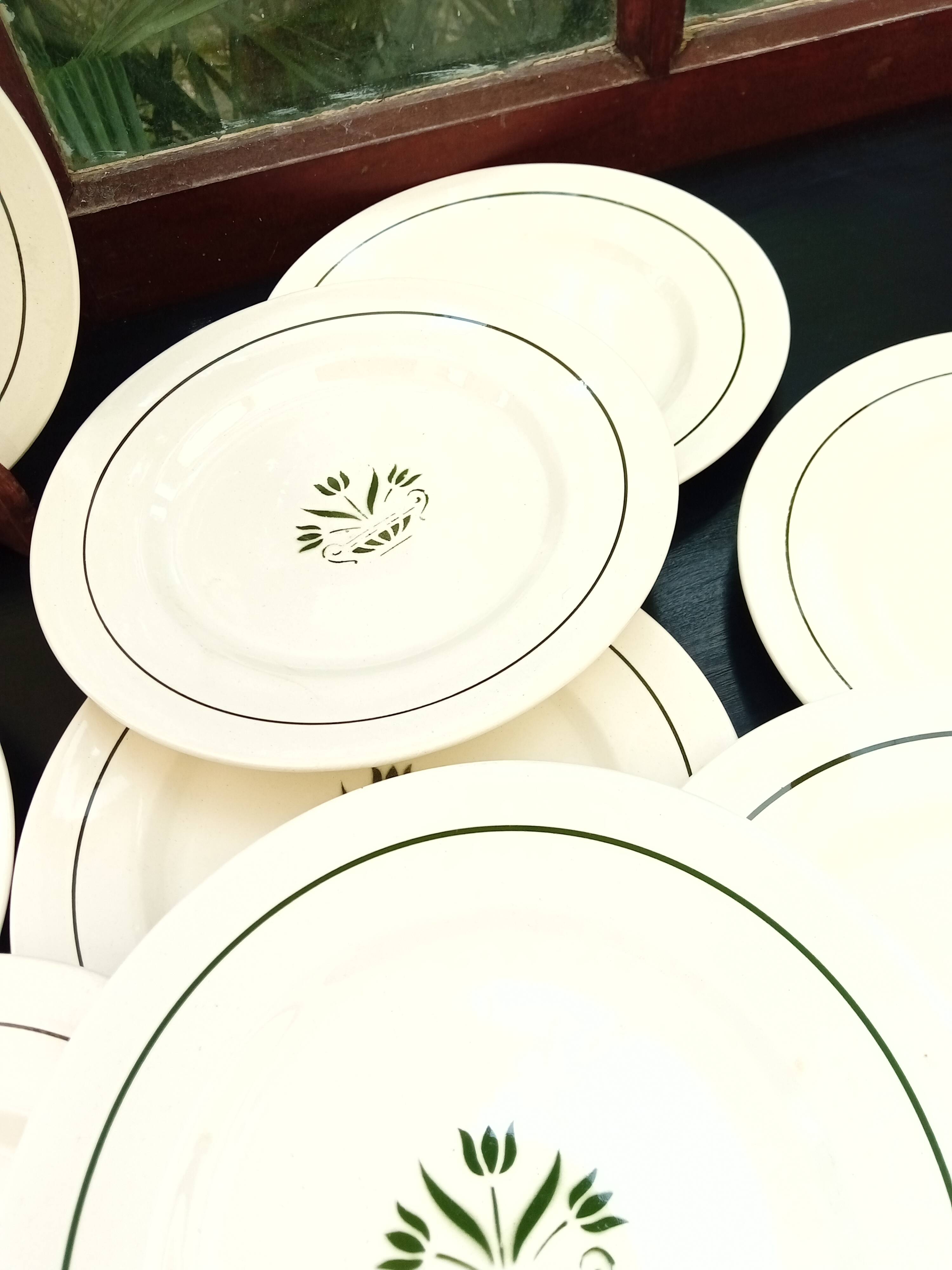 12 Terre de Fer Marmoz flat plates
