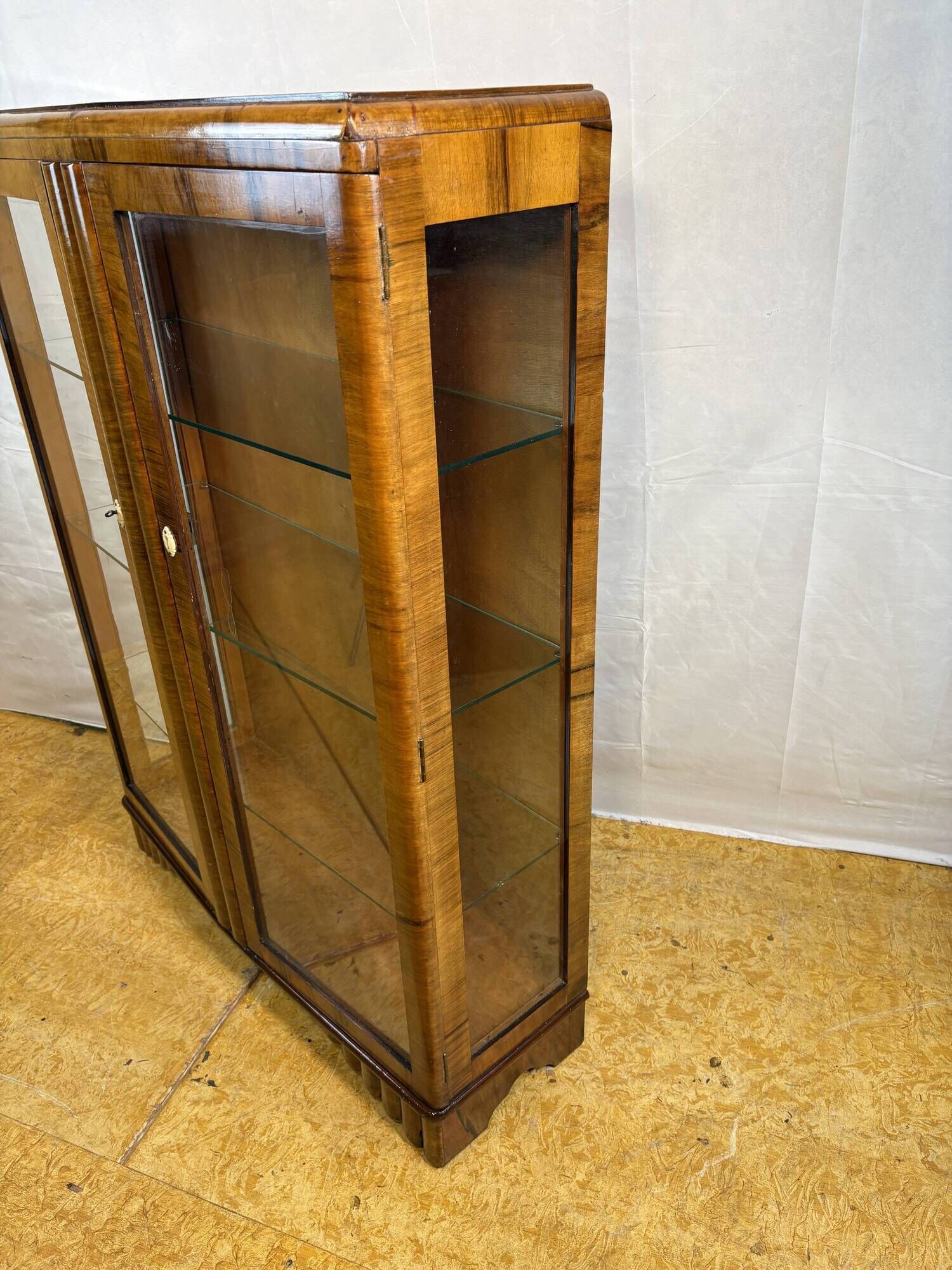 Elegant Art Deco Vintage Display Cabinet (Circa 1930–1940)  A beautifully c