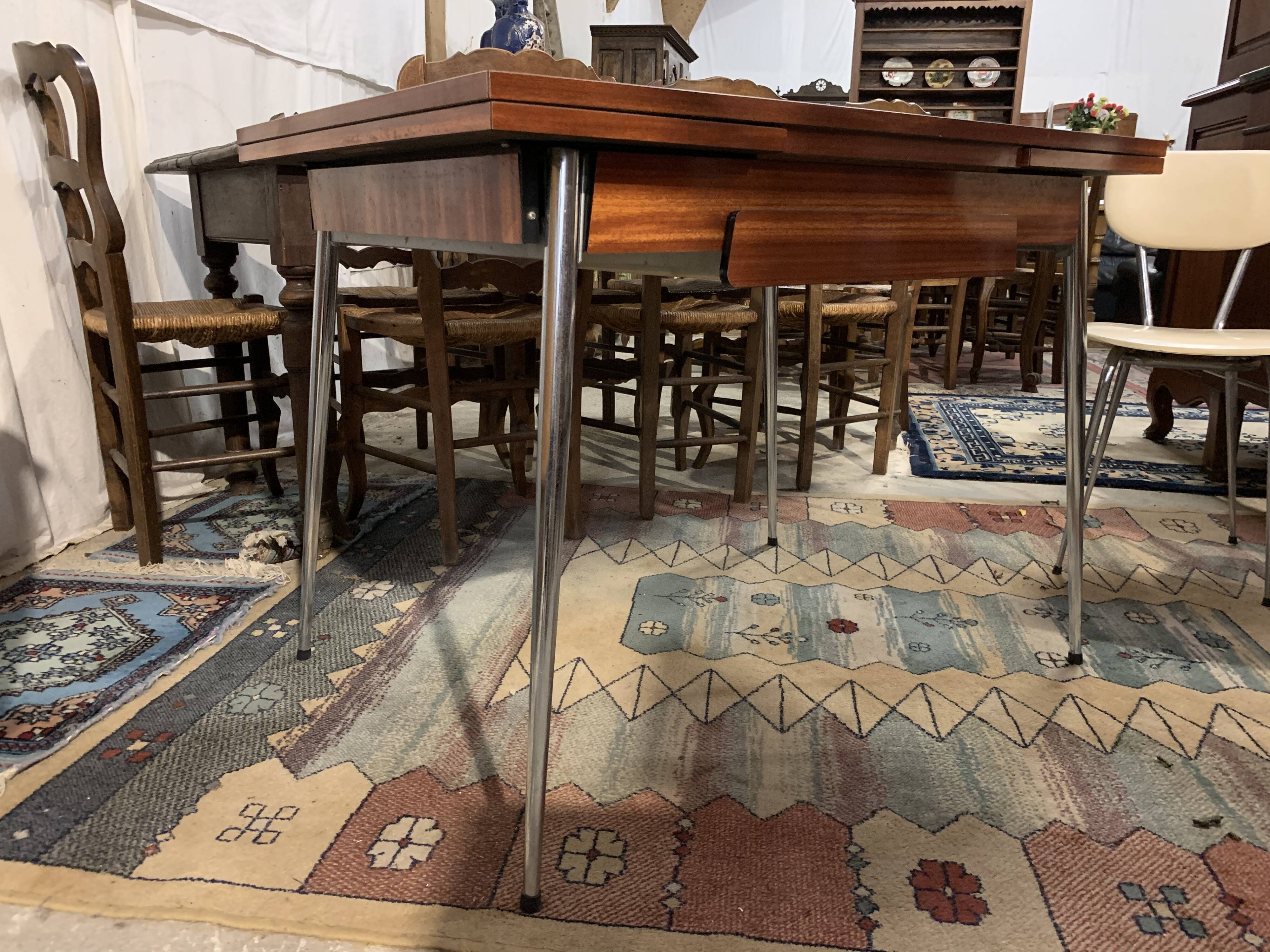 Formica table with 4 skai chairs