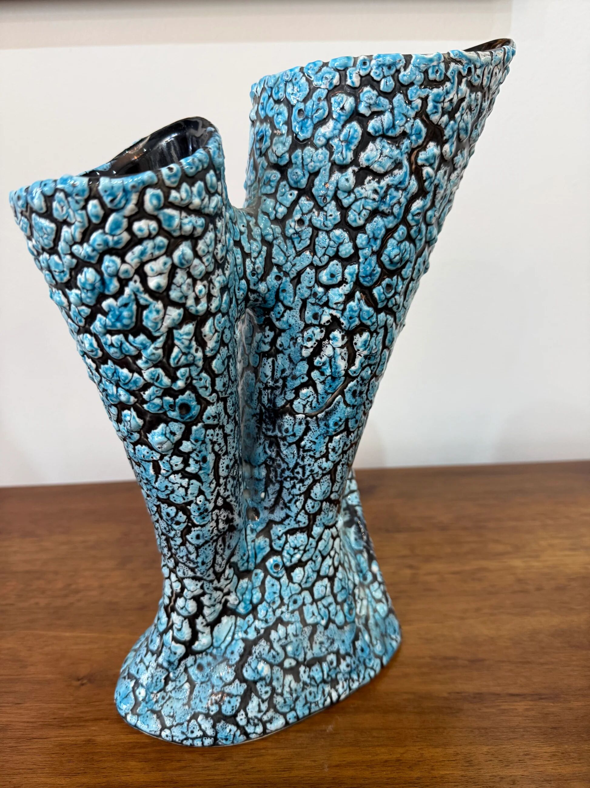 Large sculptural ceramic vase with textured turquoise blue and black glaze – Double horn – H. 31 cm
