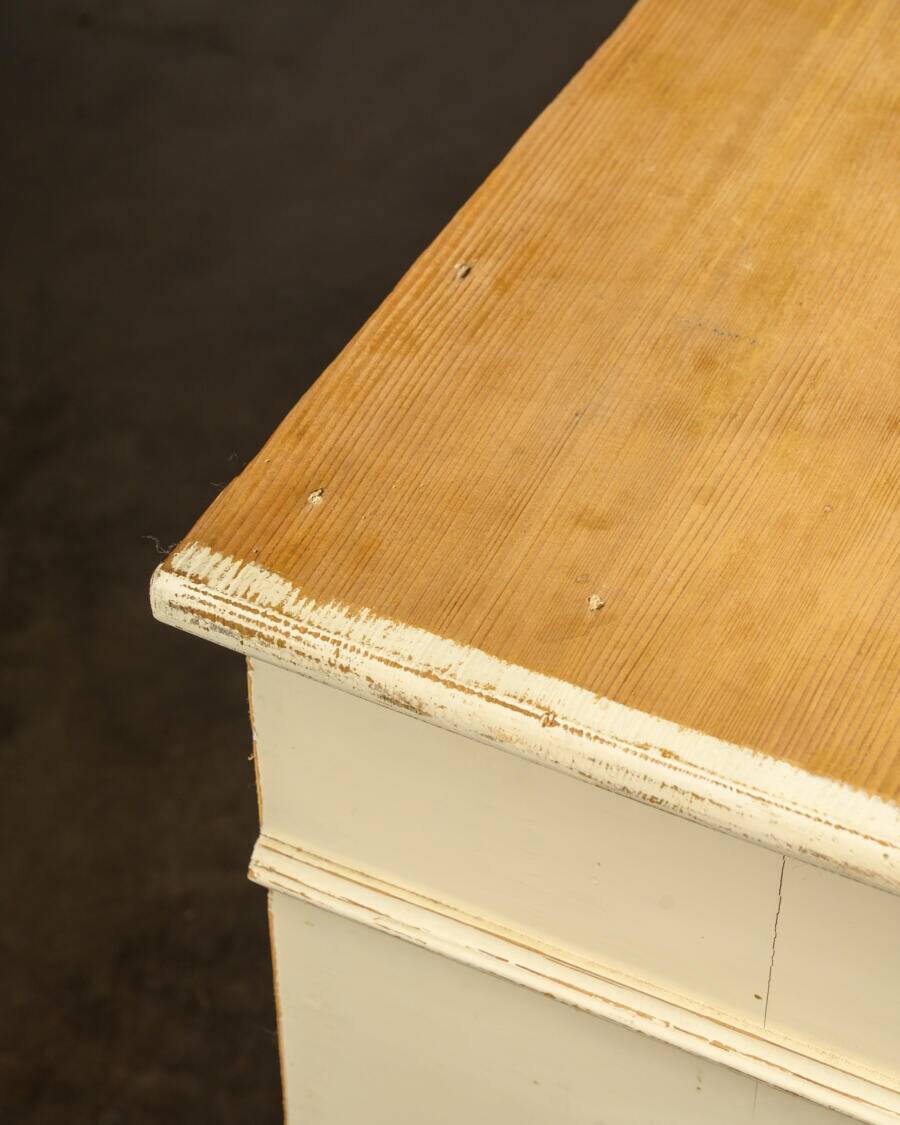 Country buffet with 2 doors