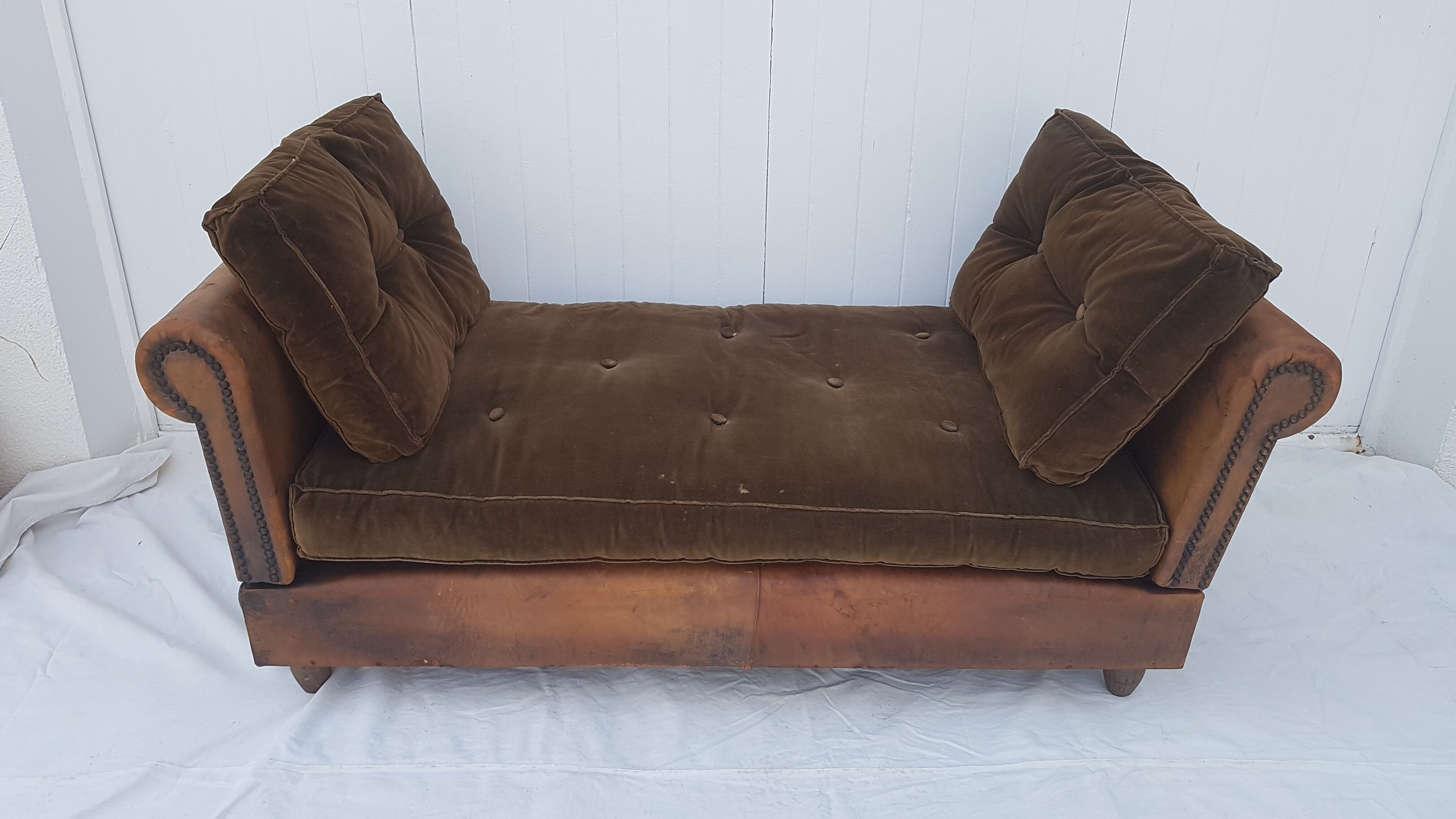 Bed rest French leather. 1920/1930.