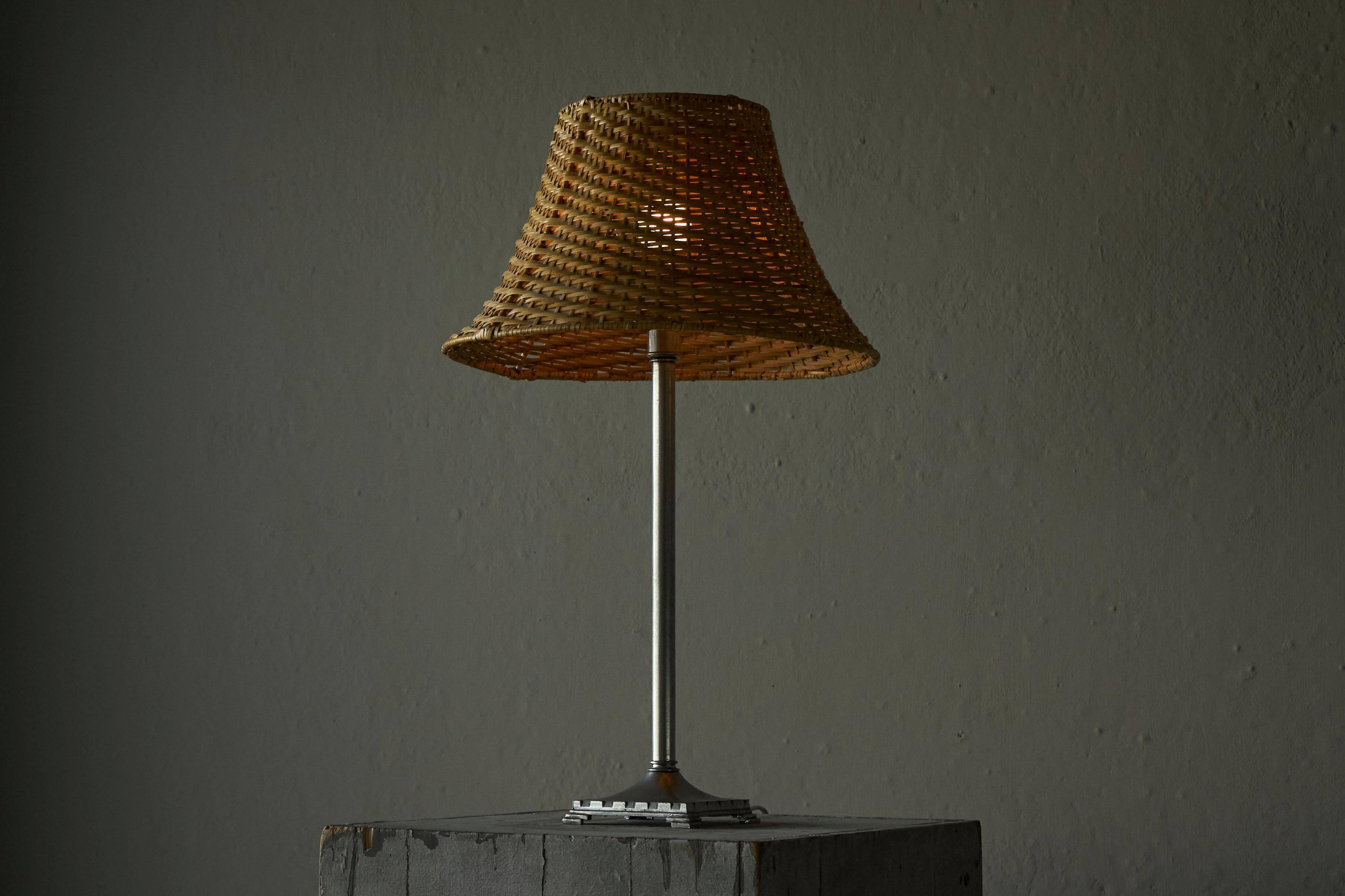 Grace table lamp in tin with rattan shade, 1930s